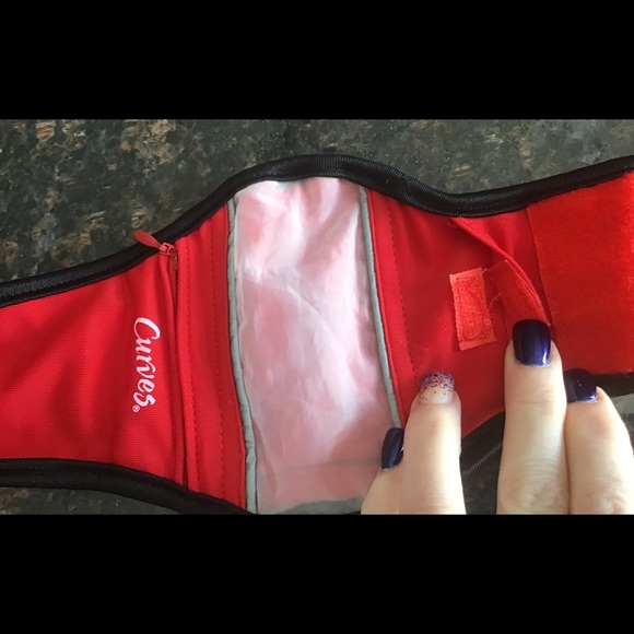 CURVES Armband for Phone, Money or ID When Working Out - Picture 2 of 6